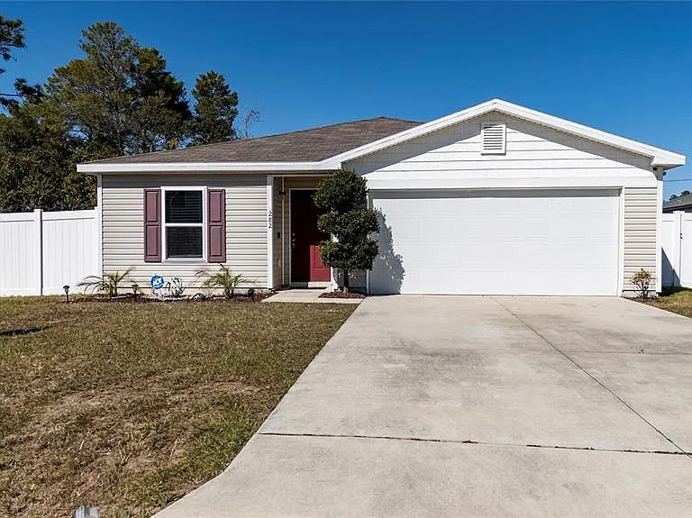 Beautiful 4-Bedroom Home with 2-Car Garage in Poinciana